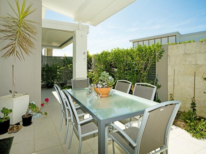 141/1 Halcyon Way, Hope Island QLD 4212