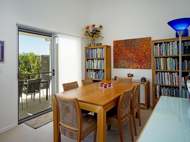 141/1 Halcyon Way, Hope Island QLD 4212