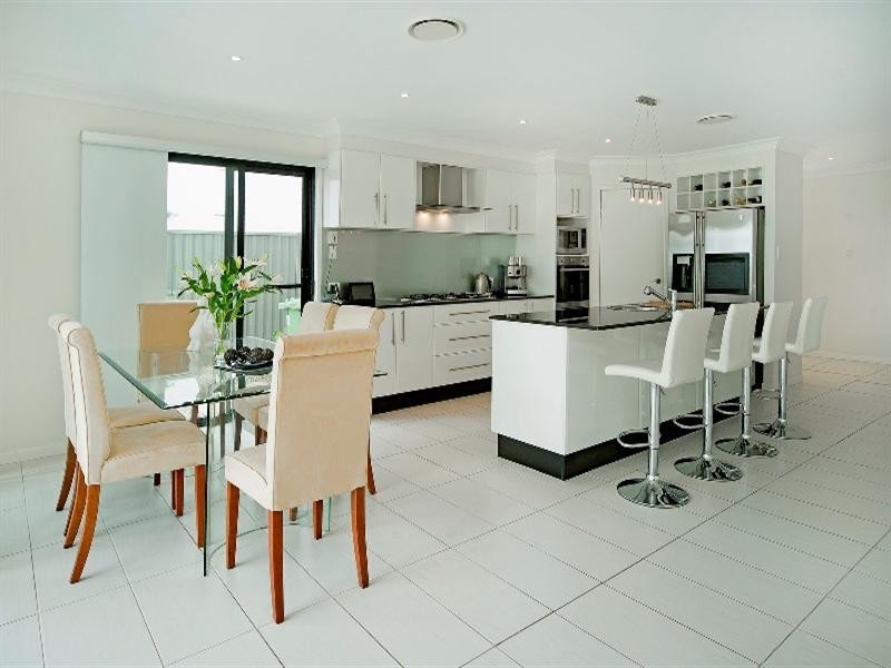 6 Fleetwood Court, Helensvale QLD 4212