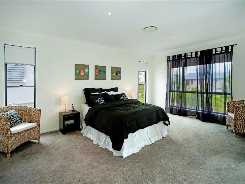 6 Fleetwood Court, Helensvale QLD 4212