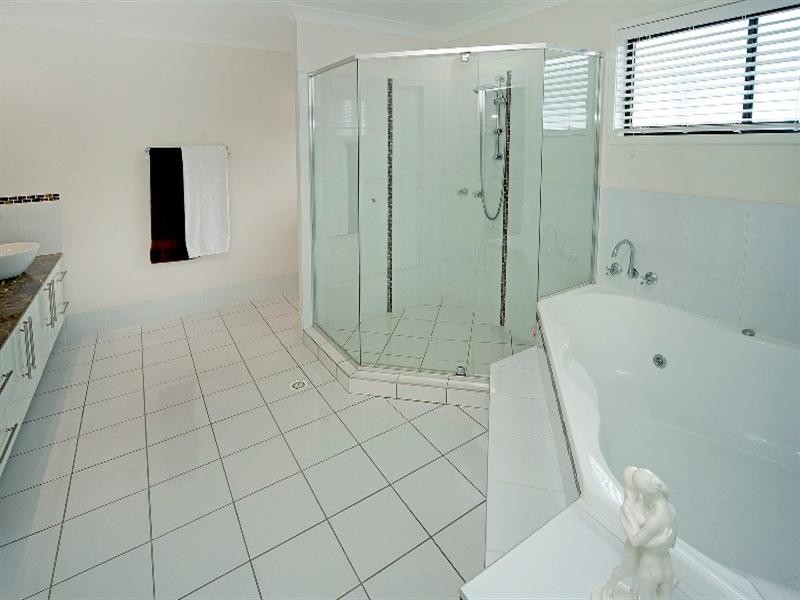 6 Fleetwood Court, Helensvale QLD 4212