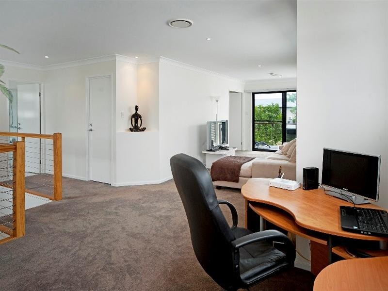 6 Fleetwood Court, Helensvale QLD 4212