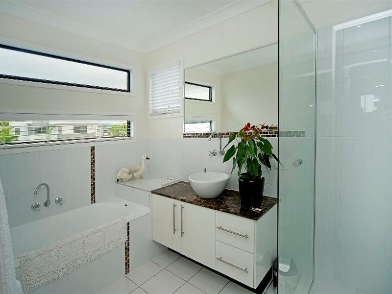 6 Fleetwood Court, Helensvale QLD 4212