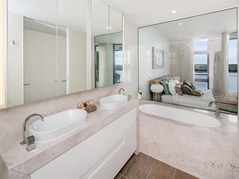 6 Marina Promenade (Salacia Waters), Paradise Point QLD 4216