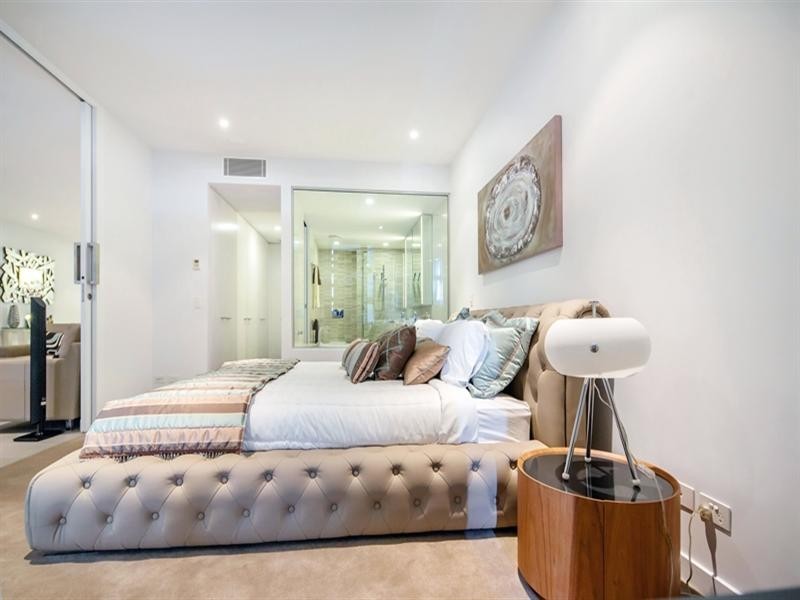 6 Marina Promenade (Salacia Waters), Paradise Point QLD 4216