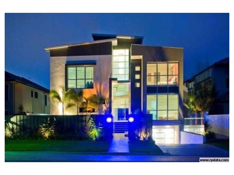 74 Royal Albert Crescent, Sovereign Islands QLD 4216