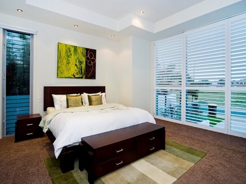 74 Royal Albert Crescent, Sovereign Islands QLD 4216