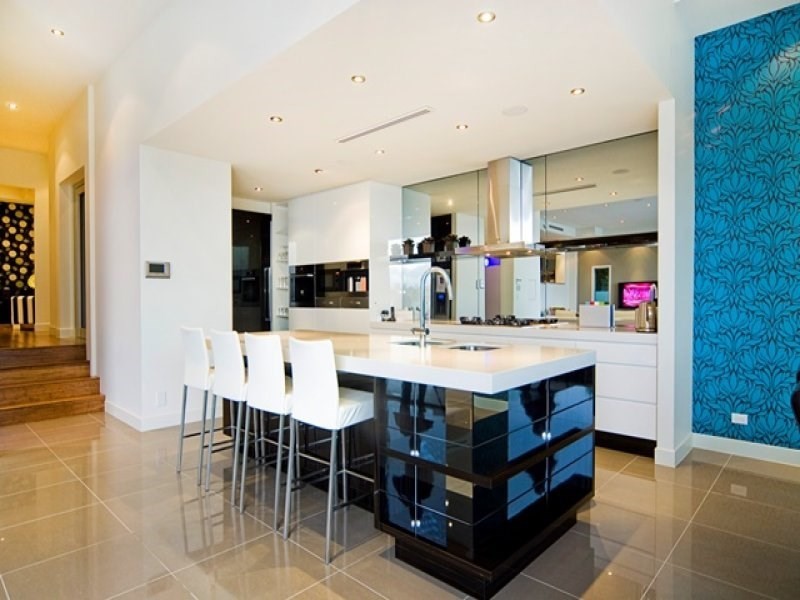 74 Royal Albert Crescent, Sovereign Islands QLD 4216