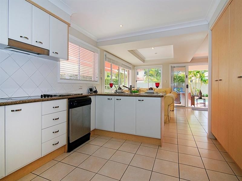 12 Ken Crescent, Helensvale QLD 4212