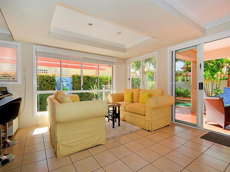 12 Ken Crescent, Helensvale QLD 4212