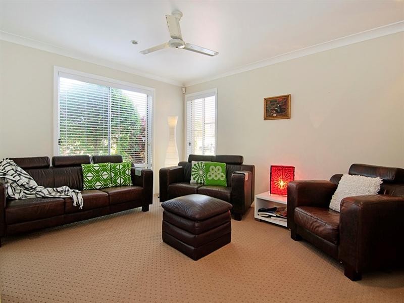 12 Ken Crescent, Helensvale QLD 4212