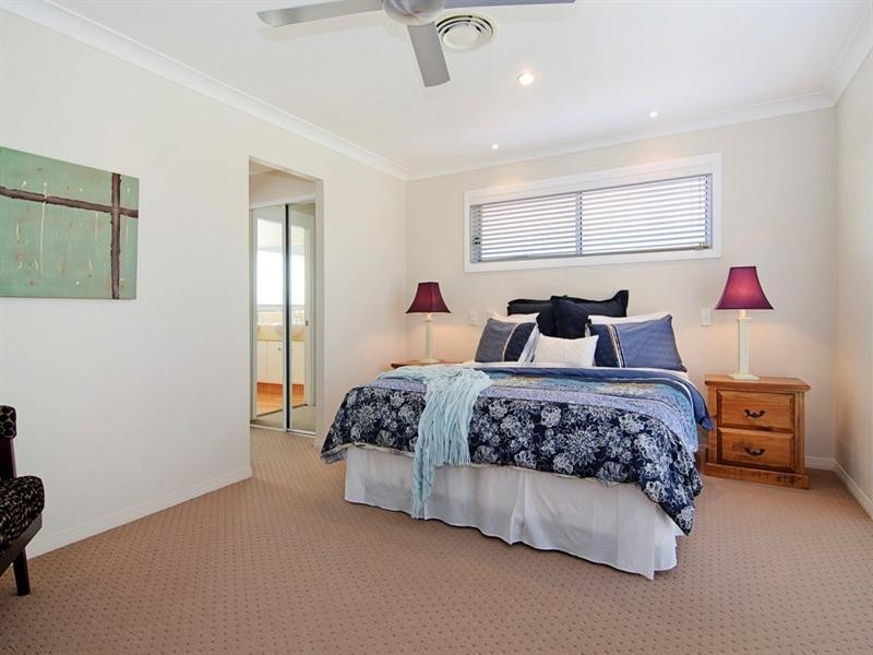 12 Ken Crescent, Helensvale QLD 4212