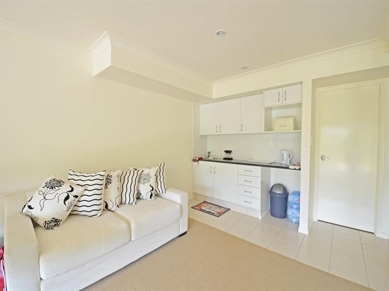 17/2 Ridgeline Way, Highland Park QLD 4211