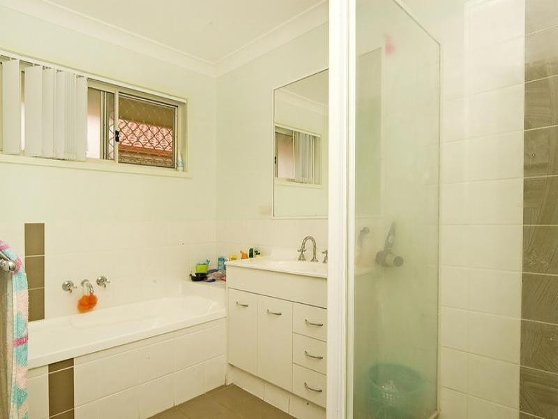 4 Lake Manchester, Logan Reserve QLD 4133