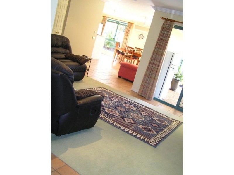 25 Westpark Court, Helensvale QLD 4212