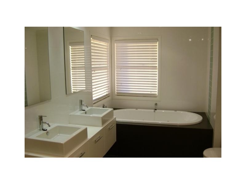 Pacific Pines QLD 4211