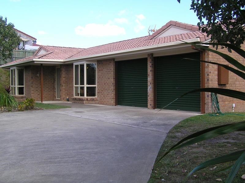 12 Pinemount Crescent, Pacific Pines QLD 4211
