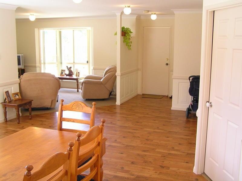 12 Pinemount Crescent, Pacific Pines QLD 4211