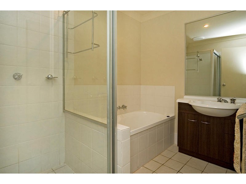 33 590 Pine Ridge Road, Coombabah QLD 4216