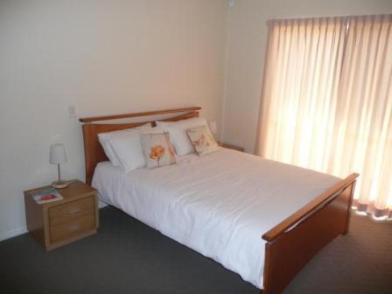 8437 Magnolia Drive East, Hope Island QLD 4212