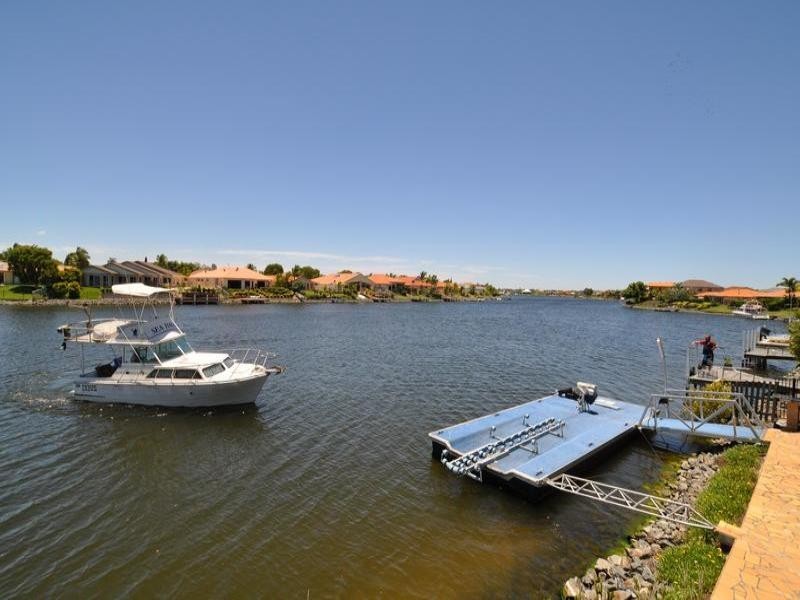 156 Monterey Keys Drive, Helensvale QLD 4212