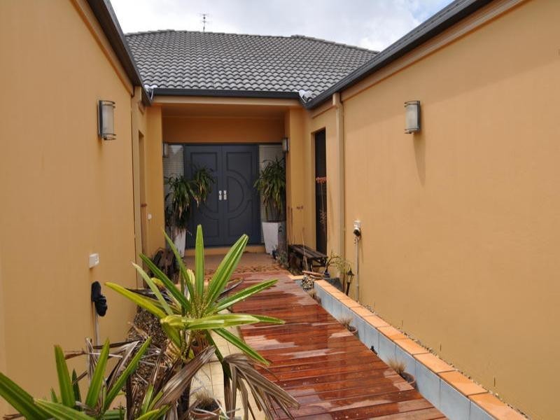 156 Monterey Keys Drive, Helensvale QLD 4212