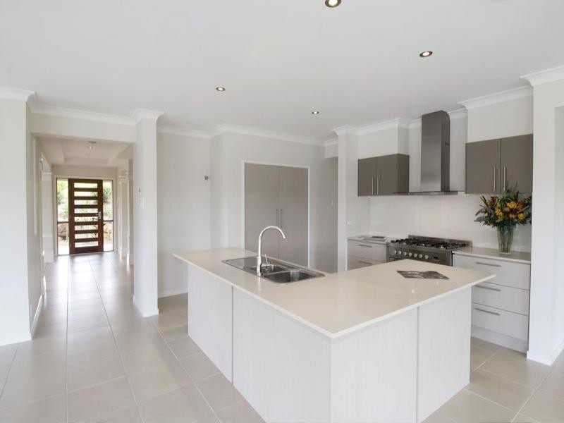 9 Greenacre Way, Maudsland QLD 4210