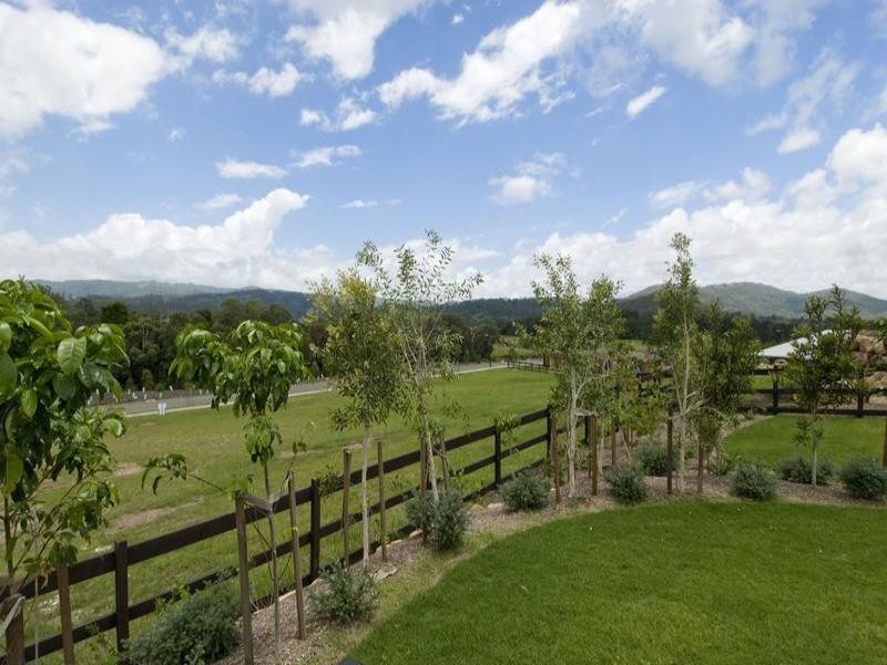 9 Greenacre Way, Maudsland QLD 4210