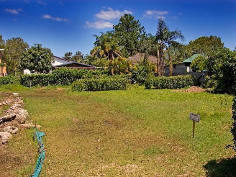 18 Crescent Avenue, Hope Island QLD 4212