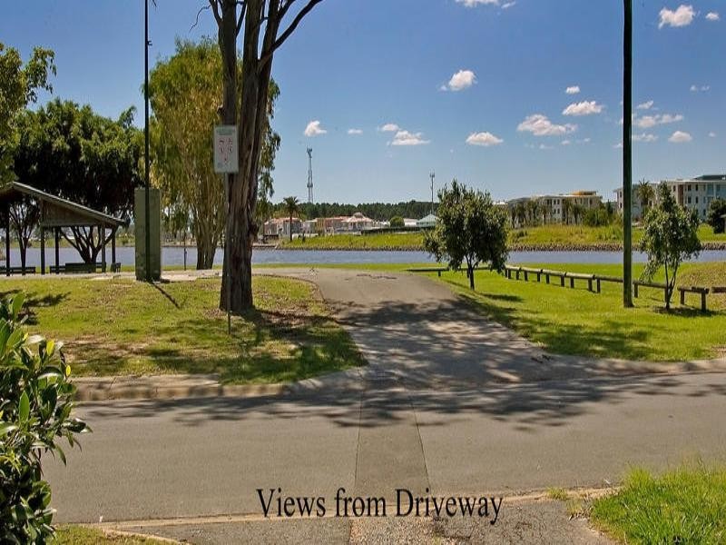 18 Crescent Avenue, Hope Island QLD 4212