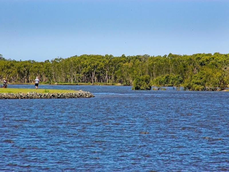 18 Crescent Avenue, Hope Island QLD 4212