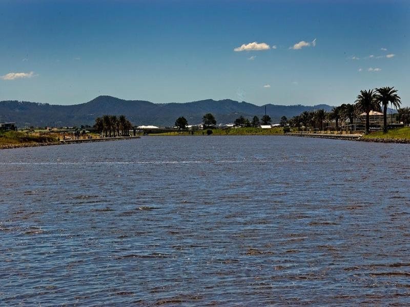 18 Crescent Avenue, Hope Island QLD 4212