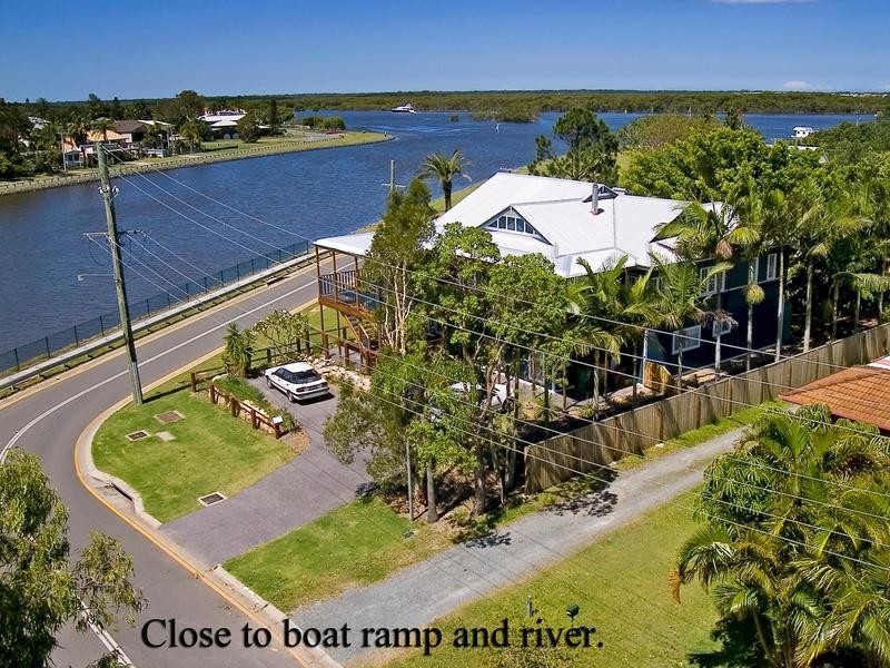 18 Crescent Avenue, Hope Island QLD 4212