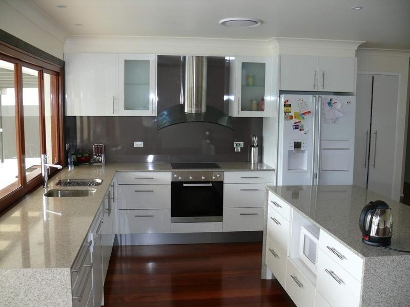 7 Tradewinds Avenue, Paradise Point QLD 4216