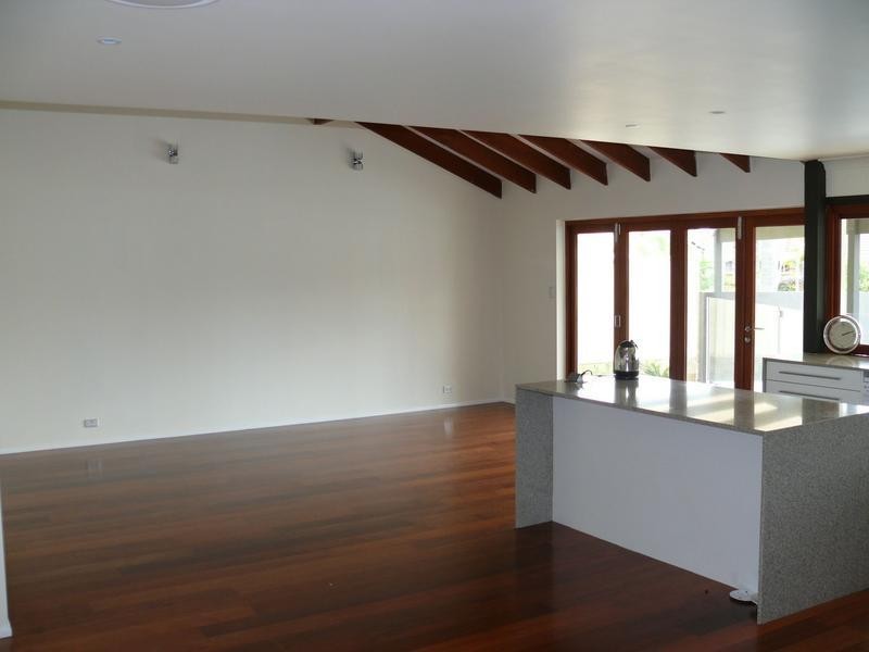 7 Tradewinds Avenue, Paradise Point QLD 4216