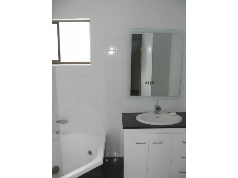 7 Tradewinds Avenue, Paradise Point QLD 4216