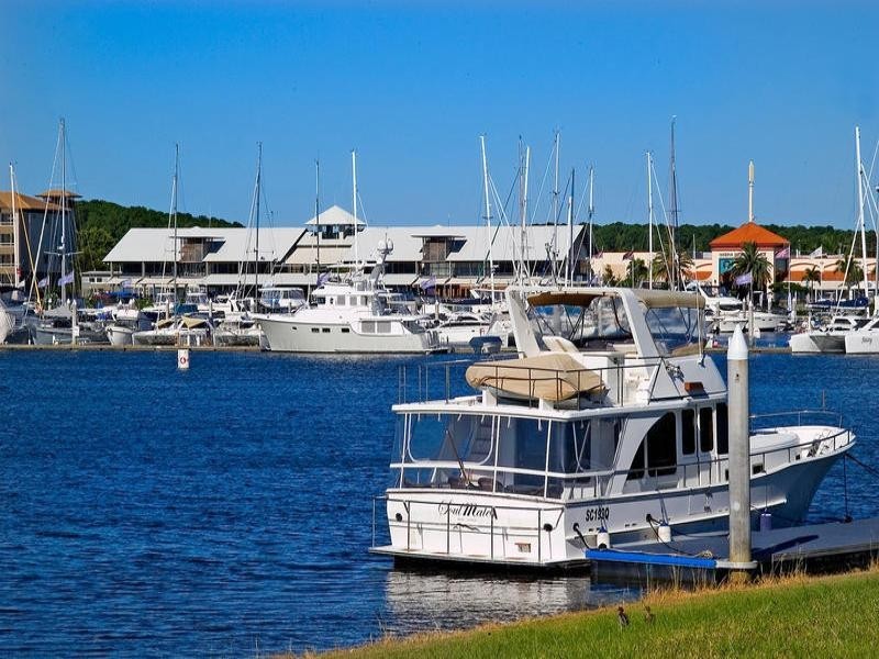 2220 Taromeo Court, Hope Island QLD 4212