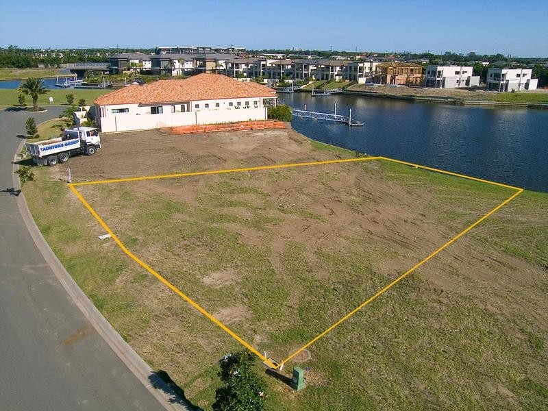 2220 Taromeo Court, Hope Island QLD 4212