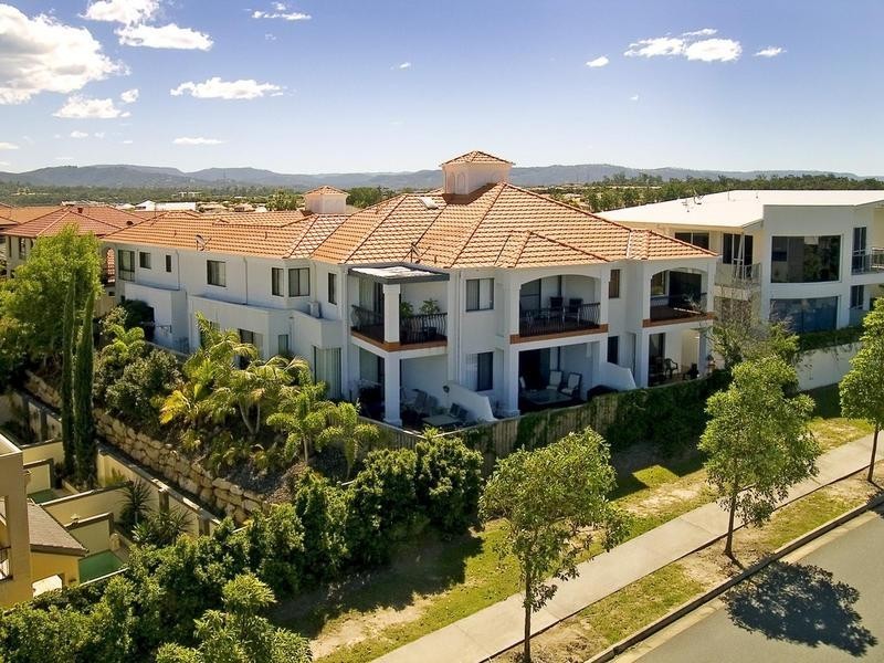 3 8 Blue Ridge Crescent, Varsity Lakes QLD 4227