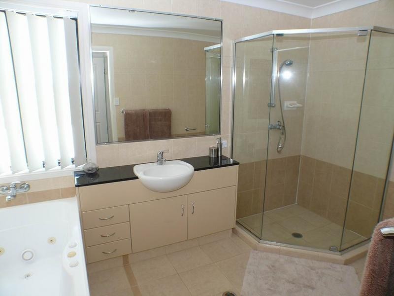 3 8 Blue Ridge Crescent, Varsity Lakes QLD 4227