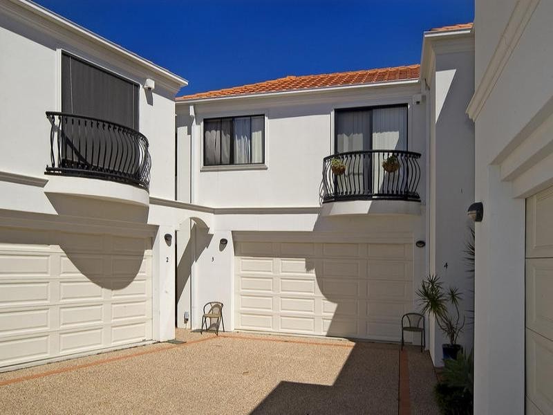 3 8 Blue Ridge Crescent, Varsity Lakes QLD 4227