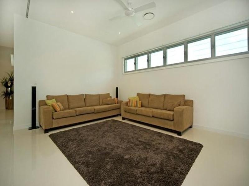 9120 Peter Senior Drive, Hope Island QLD 4212