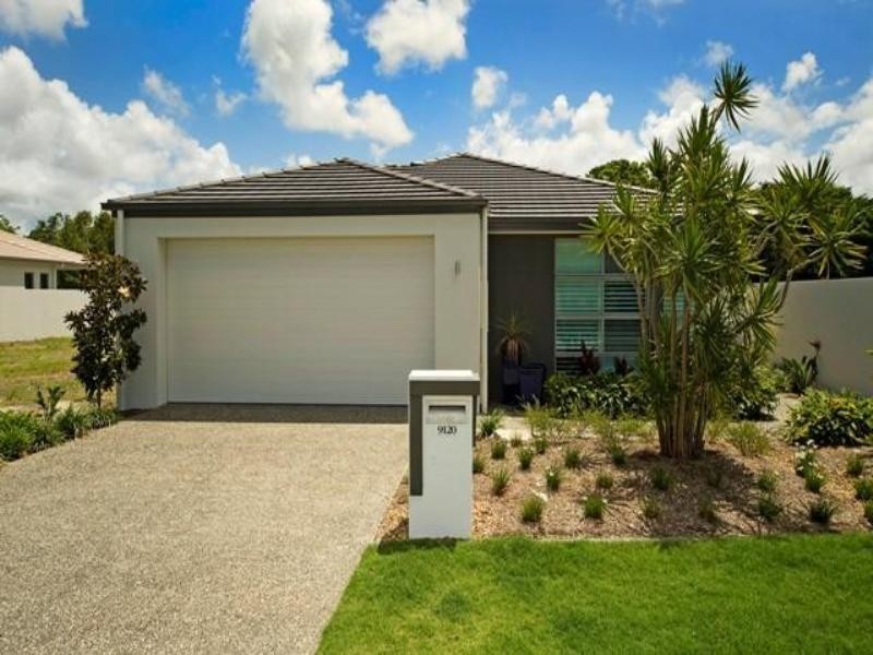 9120 Peter Senior Drive, Hope Island QLD 4212