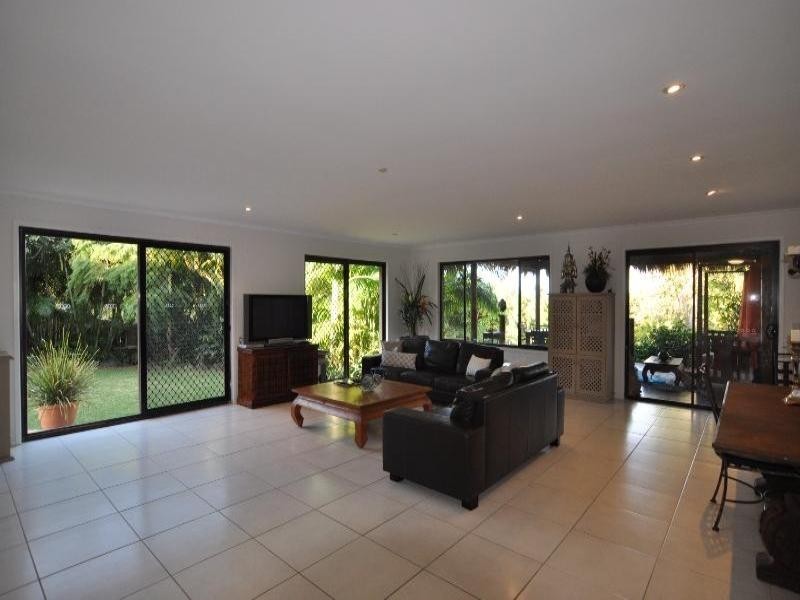 6 Jerrob Court, Carrara QLD 4211