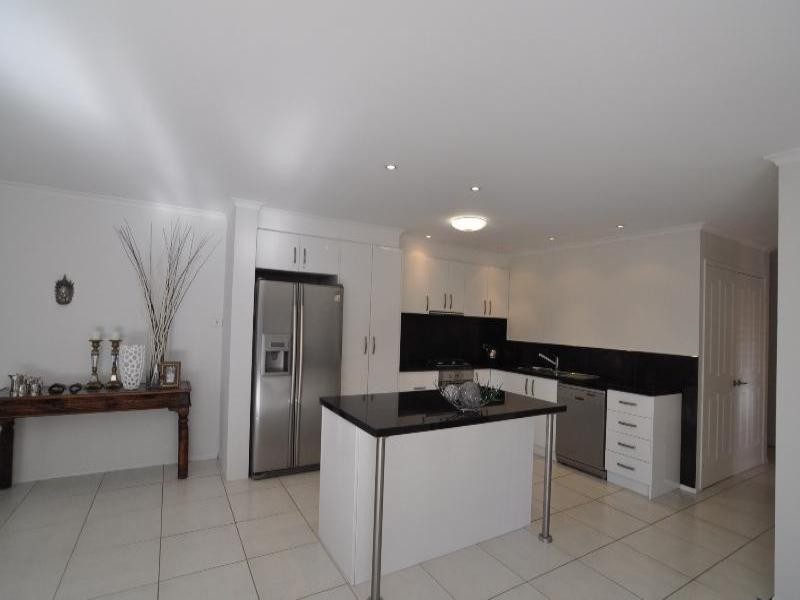 6 Jerrob Court, Carrara QLD 4211