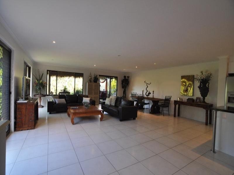 6 Jerrob Court, Carrara QLD 4211