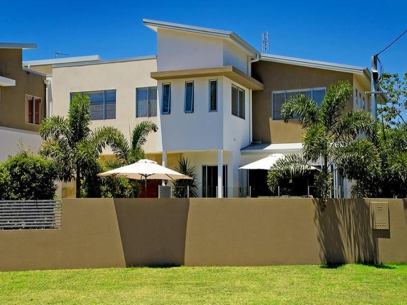 1/30 Poinsettia Avenue, Runaway Bay QLD 4216