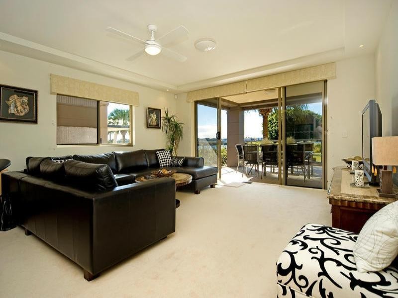 8421 Magnolia Drive East, Hope Island QLD 4212