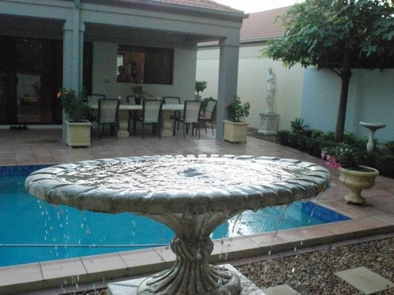 Hope Island QLD 4212