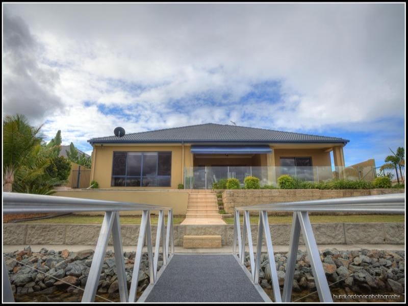 8 Mandolin Avenue, Helensvale QLD 4212